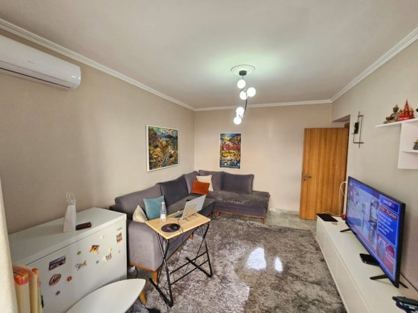 Tirane, jepet me qera apartament 1+1 Kati 2, 60 m² 500 € (Brryli, Rruga Bardhyl)