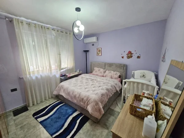 Tirane, jepet me qera apartament 1+1 Kati 2, 60 m² 500 € (Brryli, Rruga Bardhyl)
