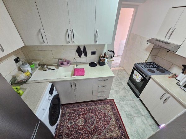 Tirane, jepet me qera apartament 1+1 Kati 2, 60 m² 500 € (Brryli, Rruga Bardhyl)