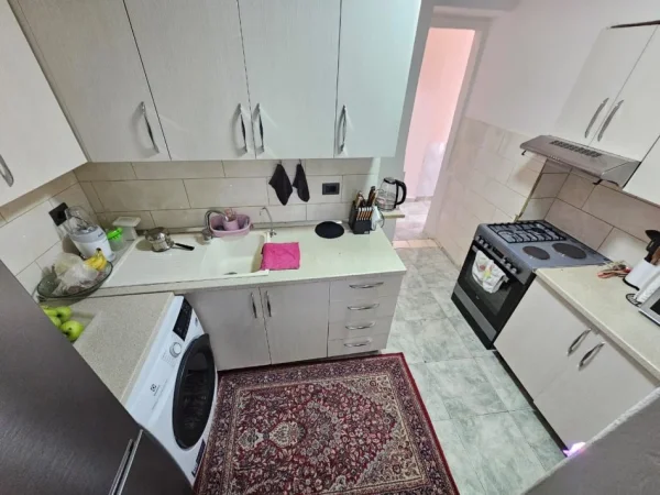 Tirane, jepet me qera apartament 1+1 Kati 2, 60 m² 500 € (Brryli, Rruga Bardhyl)