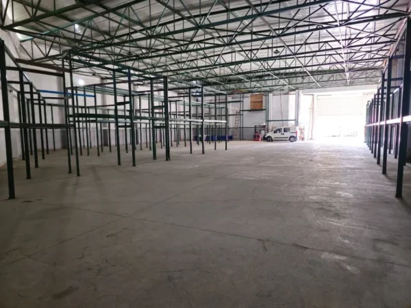 Tirane, jepet me qera ambjent biznesi , 720 m² 3.500 € 