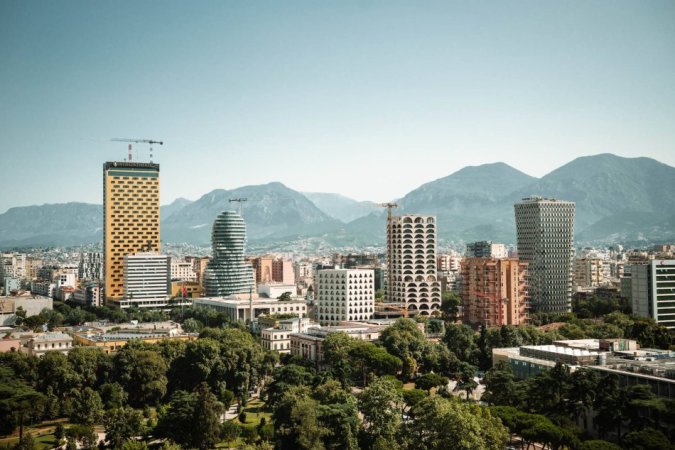 jepet me qera apartament 1+1 , 69 m² 1.000 € (Qender)