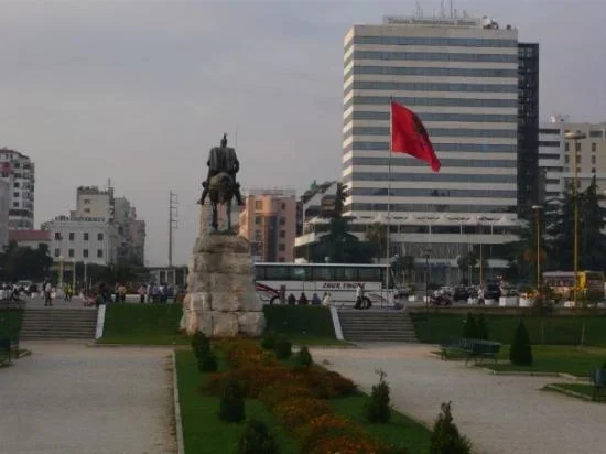 SHITET DYQAN 51 M2  440.000 € (SHESHI SKENDERBEJ)