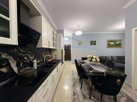 Tirane, jepet me qera apartament 2+1 Kati 1, 108 m² 600 € 