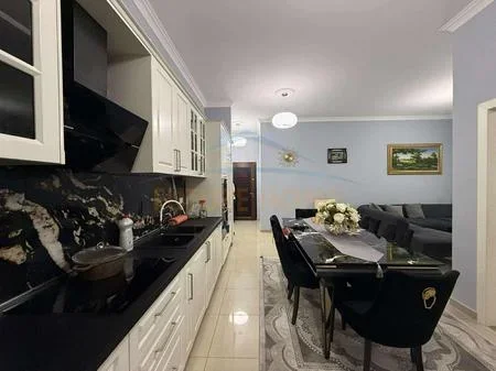 Tirane, jepet me qera apartament 2+1 Kati 1, 108 m² 600 € 