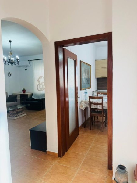 Tirane, jepet me qera apartament 1+1+Aneks+Ballkon Kati 5, 78 m² 500 € (Stacioni i Trenit , prane mullirit)