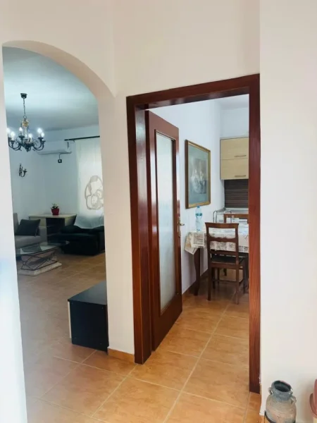 Tirane, jepet me qera apartament 1+1+Aneks+Ballkon Kati 5, 78 m² 500 € (Stacioni i Trenit , prane mullirit)