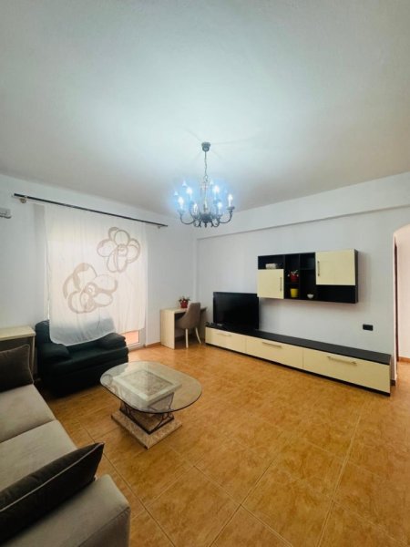 Tirane, jepet me qera apartament 1+1+Aneks+Ballkon Kati 5, 78 m² 500 € (Stacioni i Trenit , prane mullirit)