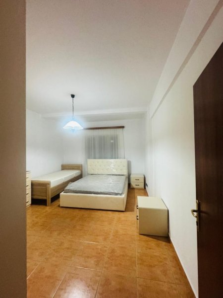 Tirane, jepet me qera apartament 1+1+Aneks+Ballkon Kati 5, 78 m² 500 € (Stacioni i Trenit , prane mullirit)
