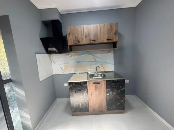 Tirane, jepet me qera apartament 1+1 Kati 1, 65 m² 400 € 