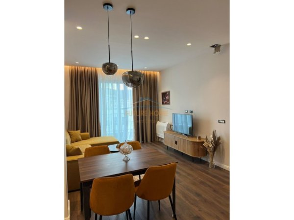 Tirane, jepet me qera apartament 2+1+2, Kati 9, 95 m² 1.100 € (Komuna e Parisit)