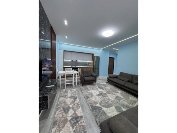 Tirane, jepet me qera apartament 3+1 Kati 6, 130 m² 500 € (univers city)