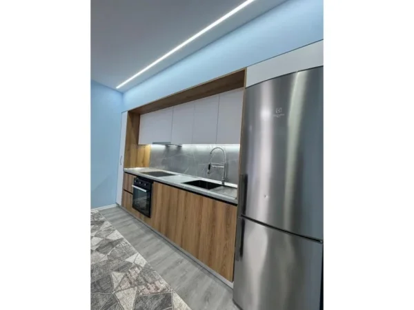 Tirane, jepet me qera apartament 3+1 Kati 6, 130 m² 500 € (univers city)