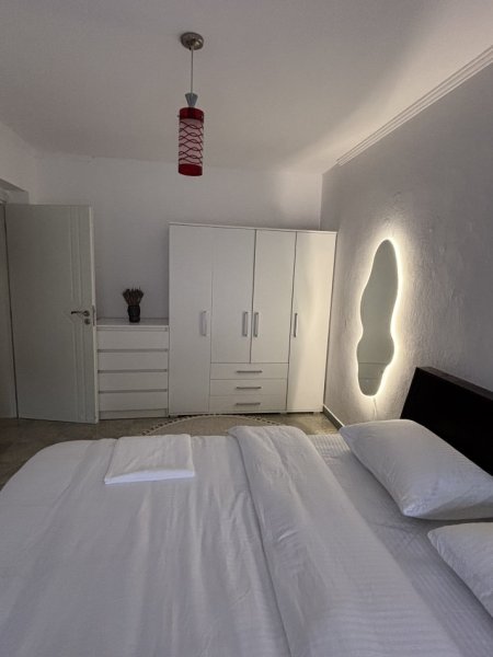 Tirane, jepet me qera nga Pronari, pa-komision apartament 2+1+Ballkon Kati 3, 80 m² 800 € (Idriz Dollaku, prane BKT)