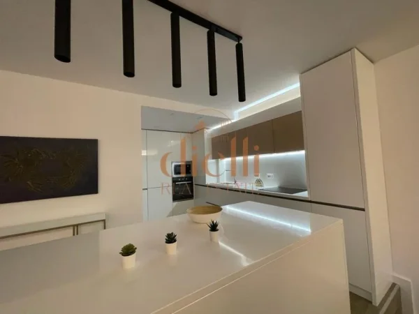 Tirane, jepet me qera Vile , 202 m² 2.000 € (mullet)