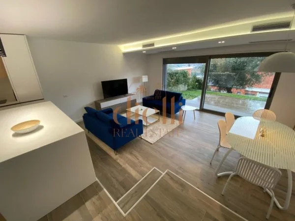Tirane, jepet me qera Vile , 202 m² 2.000 € (mullet)