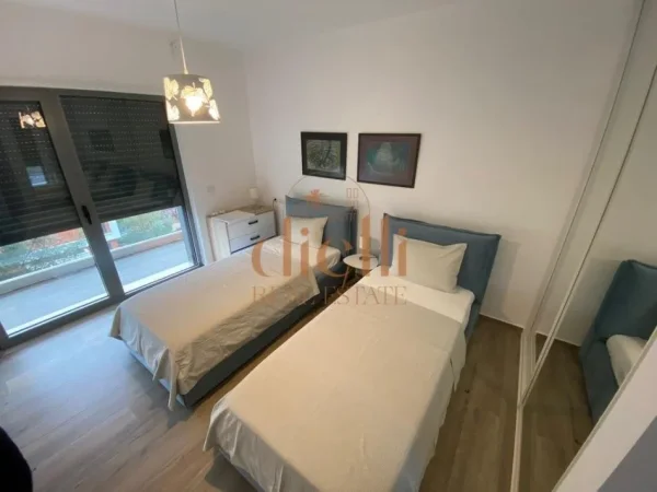 Tirane, jepet me qera Vile , 202 m² 2.000 € (mullet)