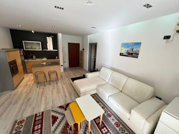 Tirane, jepet me qera apartament 1+1+Ballkon Kati 8, 65 m² 600 € (rruga elbasanit)