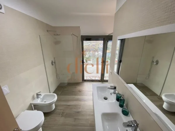 Tirane, jepet me qera Vile , 202 m² 2.000 € (mullet)