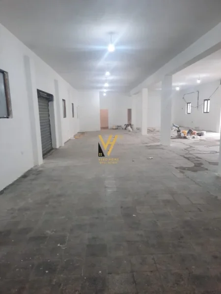 Tirane, jepet me qera magazine Kati 0, 306 m² 1.500 € (PASKUQAN)