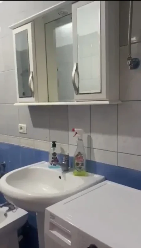 Tirane, jepet me qera apartament 2+1 Kati 3, 380 € 
