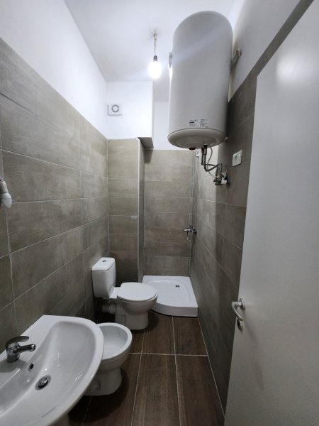 Tirane, jepet me qera 1+1 Kati 3, 350 €