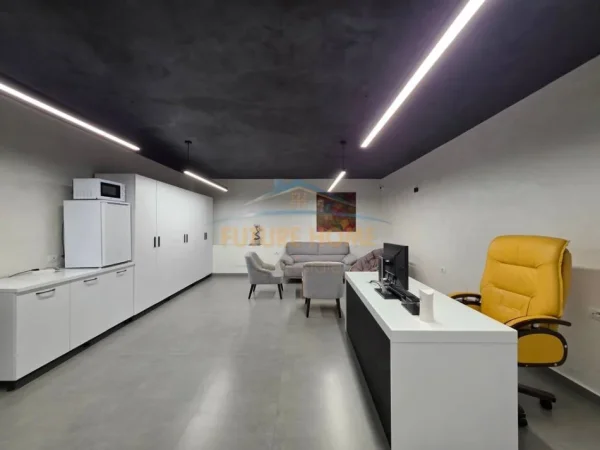 Tirane, jepet me qera ambjent biznesi Kati -1, 57 m² 1.000 € (Ish Ekspozita)