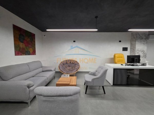 Tirane, jepet me qera ambjent biznesi Kati -1, 57 m² 1.000 € (Ish Ekspozita)