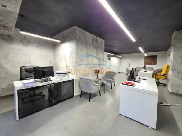 Tirane, jepet me qera ambjent biznesi Kati -1, 57 m² 1.000 € (Ish Ekspozita)