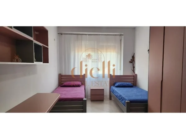 Tirane, jepet me qera apartament 2+1 Kati 4, 100 m² 650 € 