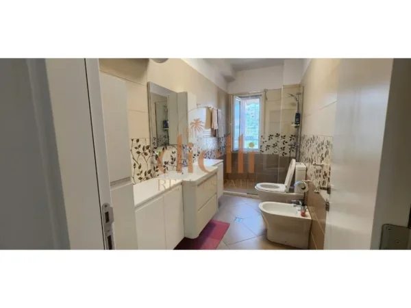 Tirane, jepet me qera apartament 2+1 Kati 4, 100 m² 650 € 