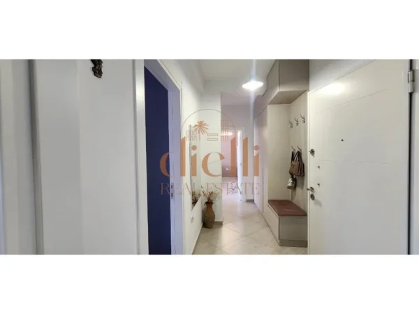 Tirane, jepet me qera apartament 2+1 Kati 4, 100 m² 650 € 