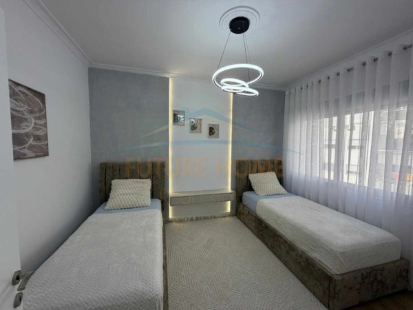 Tirane, shitet apartament 2+1+Ballkon Kati 4, 101 m² 173.000 € (Unaza e Re, Tirane)