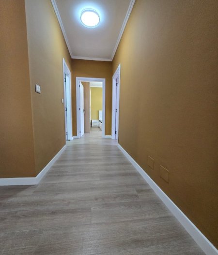 Tirane, jepet me qera apartament 2+1+Ballkon Kati 9, 110 m² 700 € (Komuna e Parisit , Te Lulishtja)
