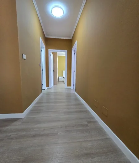 Tirane, jepet me qera apartament 2+1+Ballkon Kati 9, 110 m² 700 € (Komuna e Parisit , Te Lulishtja)