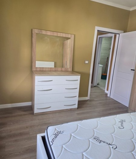 Tirane, jepet me qera apartament 2+1+Ballkon Kati 9, 110 m² 700 € (Komuna e Parisit , Te Lulishtja)