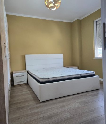 Tirane, jepet me qera apartament 2+1+Ballkon Kati 9, 110 m² 700 € (Komuna e Parisit , Te Lulishtja)