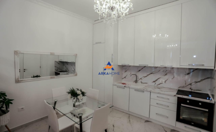 Tirane, shitet apartament 1+1+Ballkon Kati 6, 78 m² 225.000 € (21 DHJETORI)