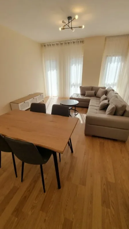Jepet me Qira Super Apartament 1+1 i ri, i mobiluar tek Zogu i Zi,  Kati 8, 70 m² 700 €URO
