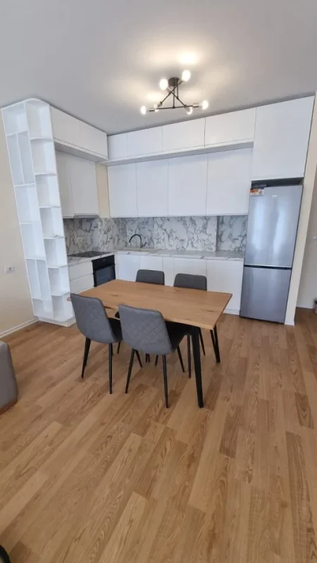 Jepet me Qira Super Apartament 1+1 i ri, i mobiluar tek Zogu i Zi,  Kati 8, 70 m² 700 €URO