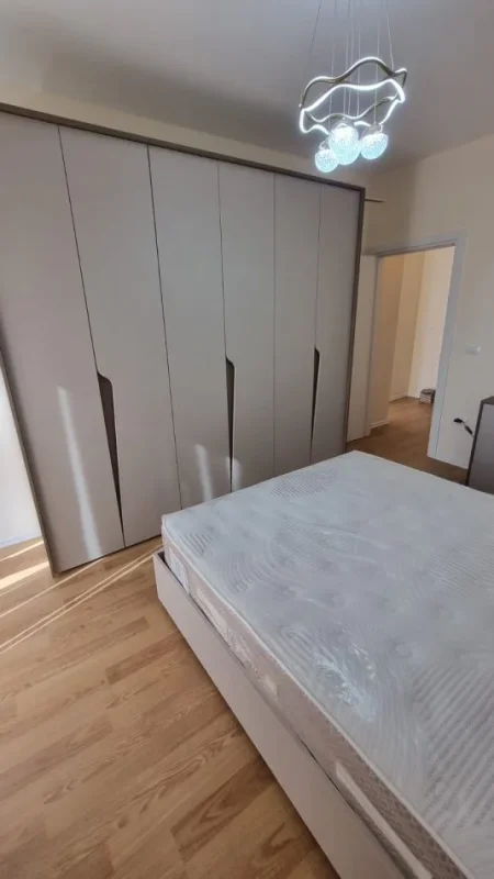 Jepet me Qira Super Apartament 1+1 i ri, i mobiluar tek Zogu i Zi,  Kati 8, 70 m² 700 €URO