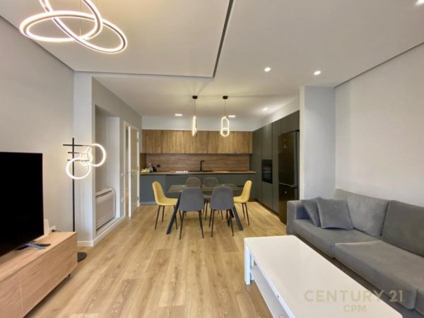 Tirane, jepet me qera apartament 2+1+Aneks+Ballkon Kati 5, 113 m² 1.100 € (Komuna e Parisit)