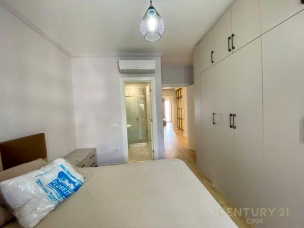 Tirane, jepet me qera apartament 2+1+Aneks+Ballkon Kati 5, 113 m² 1.100 € (Komuna e Parisit)