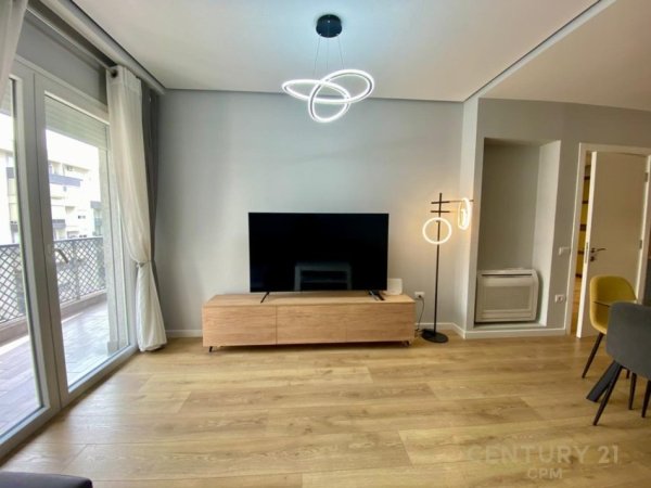 Tirane, jepet me qera apartament 2+1 Kati 5, 113 m² 1.100 € (KOMUNEN E PARISIT)