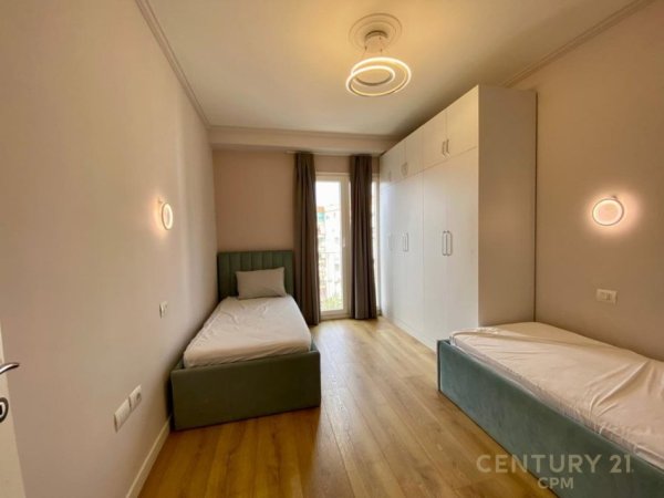 Tirane, jepet me qera apartament 2+1 Kati 5, 113 m² 1.100 € (KOMUNEN E PARISIT)