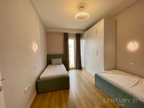 Tirane, jepet me qera apartament 2+1 Kati 5, 113 m² 1.100 € (KOMUNEN E PARISIT)