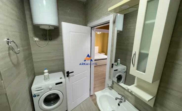 Tirane, jepet me qera apartament 2+1+Ballkon Kati 11, 105 m² 725 € (KOMUNA E PARISIT)