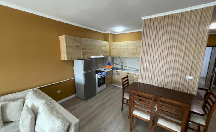 Tirane, jepet me qera apartament 2+1+Ballkon Kati 11, 105 m² 725 € (KOMUNA E PARISIT)