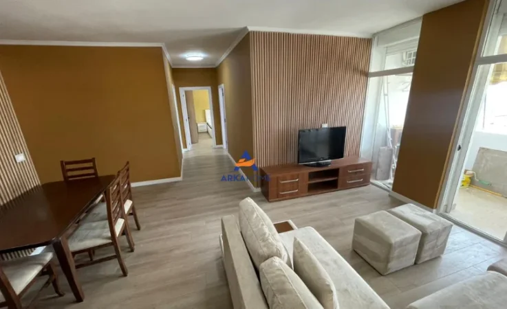 Tirane, jepet me qera apartament 2+1+Ballkon Kati 11, 105 m² 725 € (KOMUNA E PARISIT)
