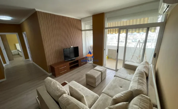 Tirane, jepet me qera apartament 2+1+Ballkon Kati 11, 105 m² 725 € (KOMUNA E PARISIT)